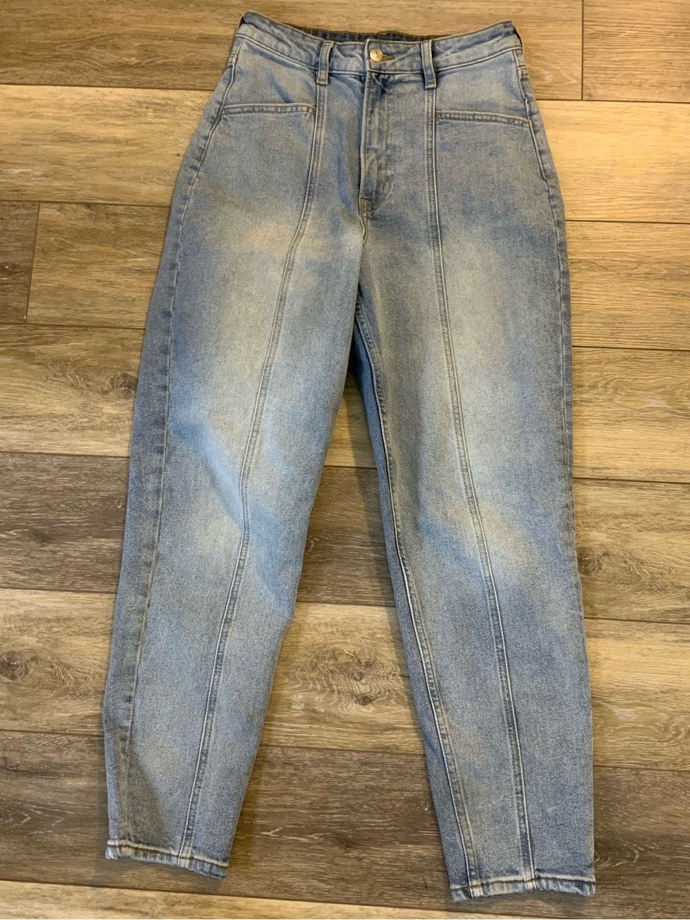 Divided High-Rise Light Blue Tapered Jeans